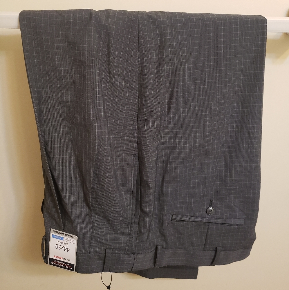 Roundtree & Yorke TravelSmart Classic Fit Pleated Expander Waistband Dress Pants